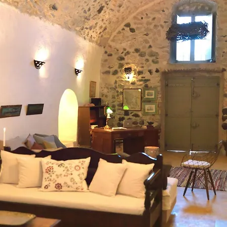 Gorgeous Santorini | 2 Bedrooms | Illumi | Spacious Terrace With Courtyard Views | * Έξω Γωνιά